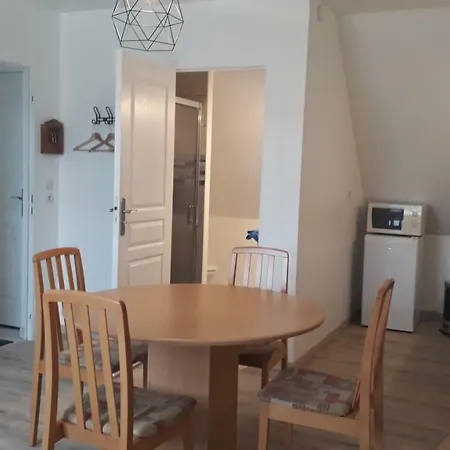 Daire Studio Au Calme, A L'etage Avec Escalier Pentu